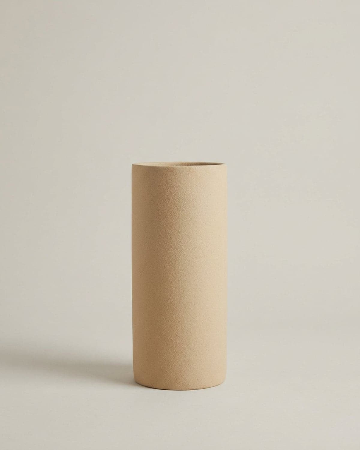 Minimalist clean setting example